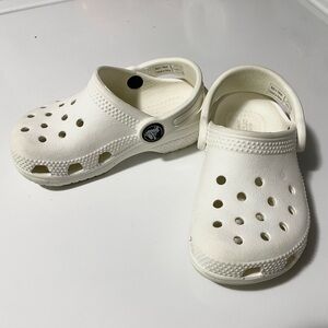 Classic white crocs C7
